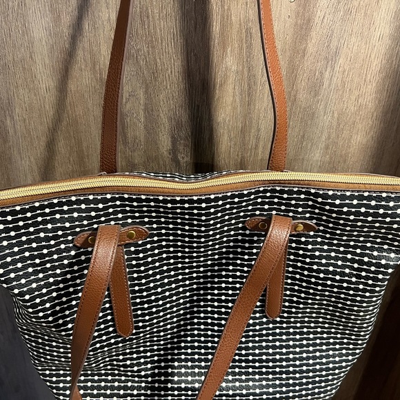 Fossil Felicity Tote in Black/White Key - Picture 4 of 6